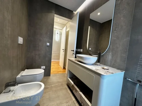 Tirane, shes apartament 3+1+Aneks+Ballkon Kati 2, 149 m² 486.000 € (Farke)