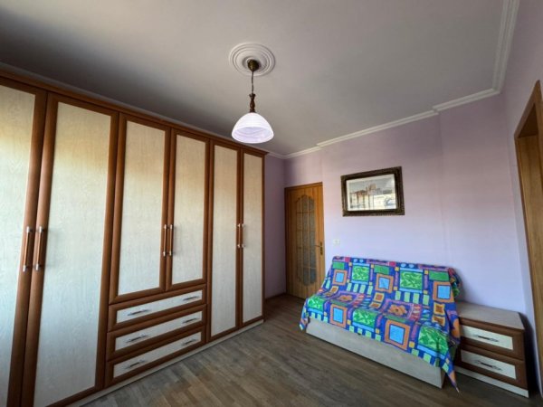 Tirane, jepet me qera apartament 2+1+Ballkon Kati 3, 100 m² 750 € (Maliq Muco)