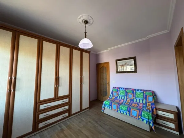 Tirane, jepet me qera apartament 2+1+Ballkon Kati 3, 100 m² 750 € (Maliq Muco)