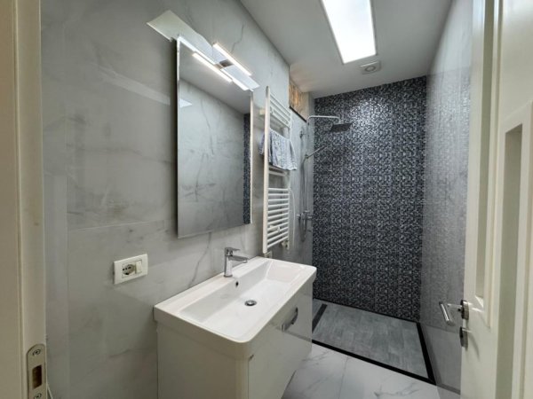 Tirane, jepet me qera apartament 2+1+Ballkon Kati 3, 100 m² 750 € (Maliq Muco)