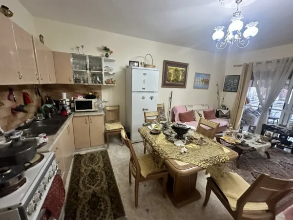 Tirane, shes apartament 2+1+Aneks+Ballkon Kati 4, 102 m² 215.000 € (Rr. Myslym Shyri prane Karburant Kastrati)