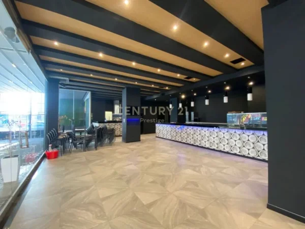 Tirane, jepet me qera bar-resorant Kati 0, 200 m² 1.000 € (Astir)