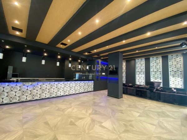 Tirane, jepet me qera bar-resorant Kati 0, 200 m² 1.000 € (Astir)