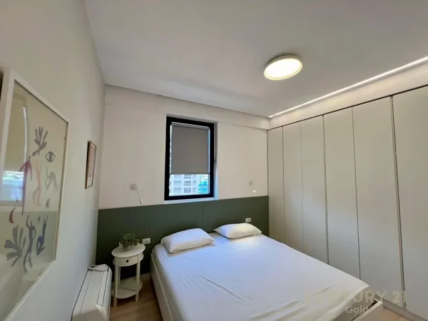 Tirane, jepet me qera apartament 2+1+Aneks+Ballkon Kati 6, 95 m² 1.000 € (RR.BARRIKADAVE)
