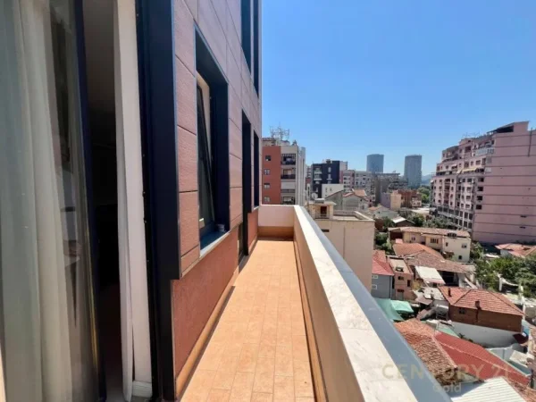 Tirane, jepet me qera apartament 2+1+Aneks+Ballkon Kati 6, 95 m² 1.000 € (RR.BARRIKADAVE)