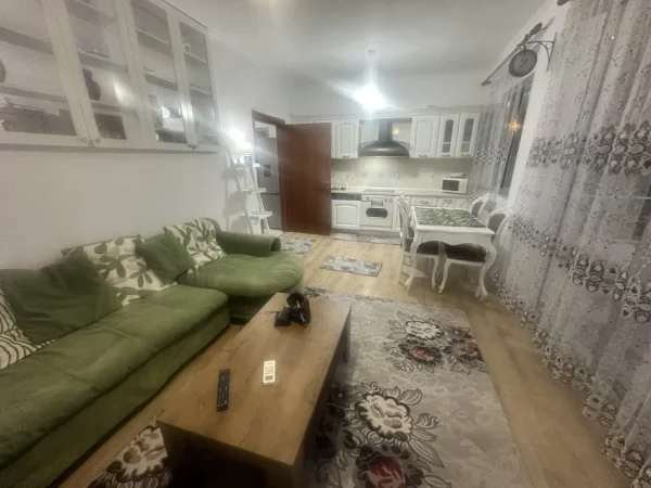 Tirane, jepet me qera apartament 1+1+Ballkon Kati 2, 60 m² 330 € (Rr. Ramazan Gaxherri ne Fresk)