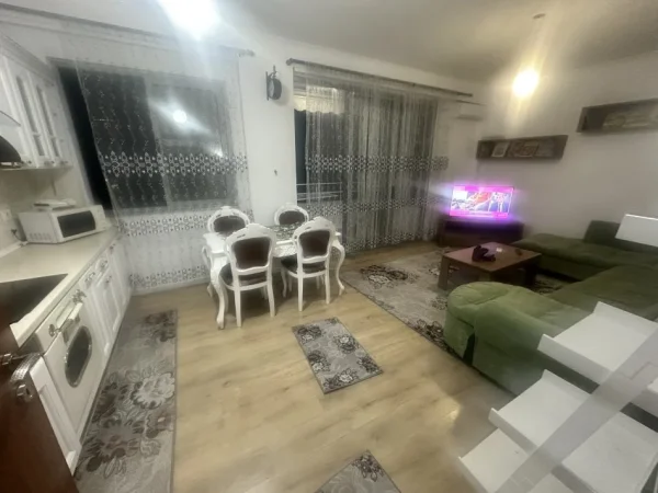 Tirane, jepet me qera apartament 1+1+Ballkon Kati 2, 60 m² 330 € (Rr. Ramazan Gaxherri ne Fresk)