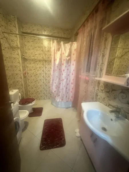 Tirane, jepet me qera apartament 1+1+Ballkon Kati 2, 60 m² 330 € (Rr. Ramazan Gaxherri ne Fresk)