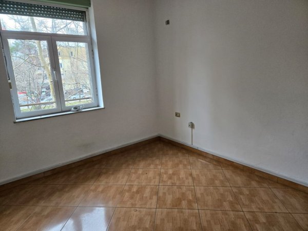 Tirane, jepet me qera 2+1 , 65 m² 600€ (Bulevardi Bajram Curri (Kinema Agimi))