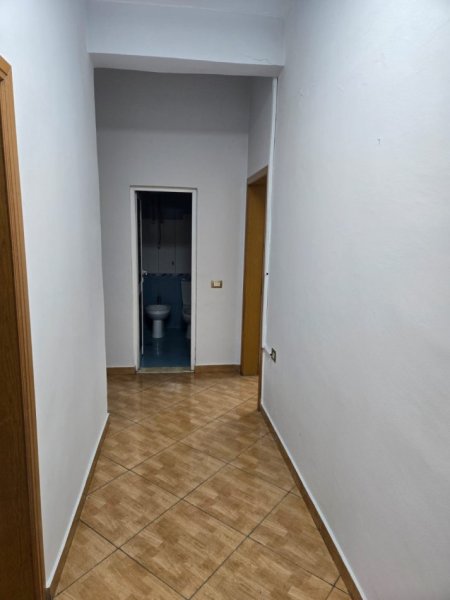 Tirane, jepet me qera 2+1 , 65 m² 600€ (Bulevardi Bajram Curri (Kinema Agimi))