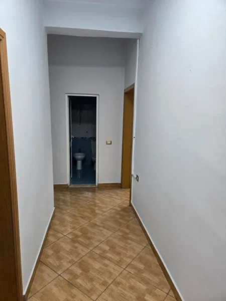 Tirane, jepet me qera 2+1 , 65 m² 600€ (Bulevardi Bajram Curri (Kinema Agimi))