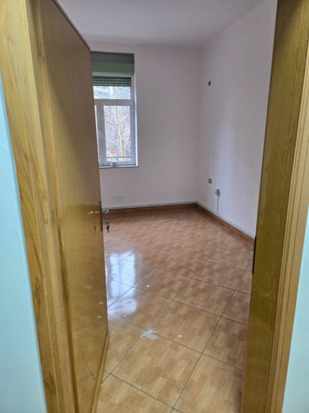 Tirane, jepet me qera 2+1 , 65 m² 600€ (Bulevardi Bajram Curri (Kinema Agimi))