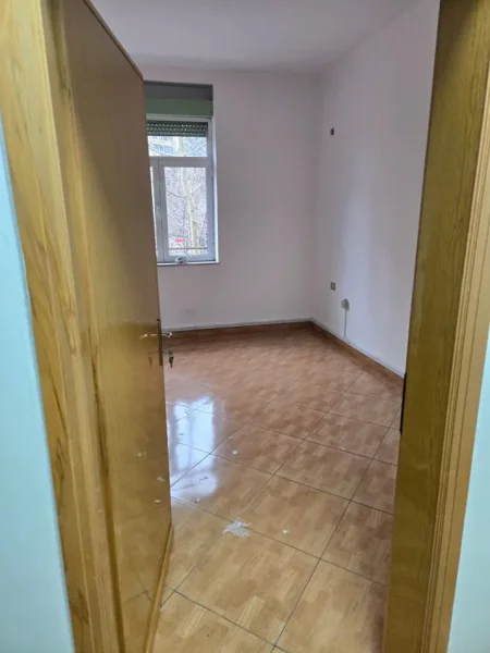 Tirane, jepet me qera 2+1 , 65 m² 600€ (Bulevardi Bajram Curri (Kinema Agimi))