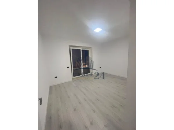 Shqiperi, jepet me qera zyre , 105 m² 1.000 € (myslym shyri)
