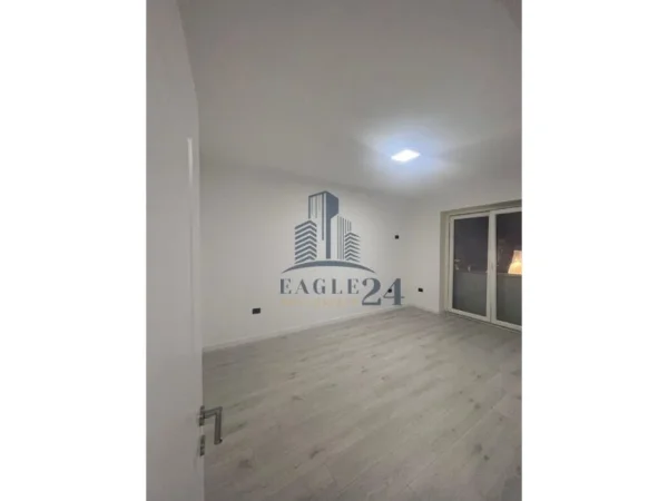 Shqiperi, jepet me qera zyre , 105 m² 1.000 € (myslym shyri)