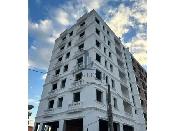 Shitet apartament 2+1 , 88 m² 72.999 € (Kamez)