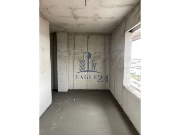 Shitet apartament 2+1 , 88 m² 72.999 € (Kamez)