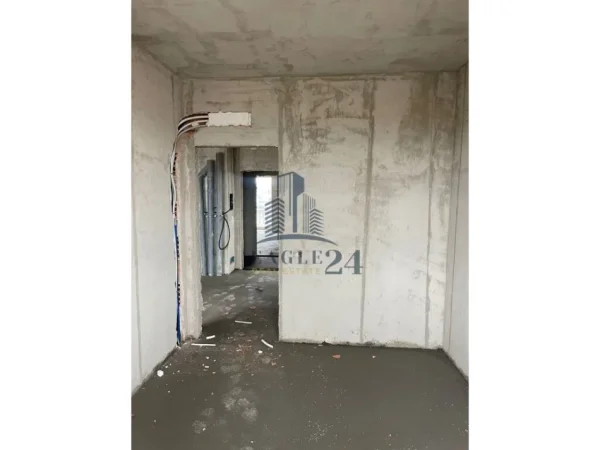 Shitet apartament 2+1 , 88 m² 72.999 € (Kamez)