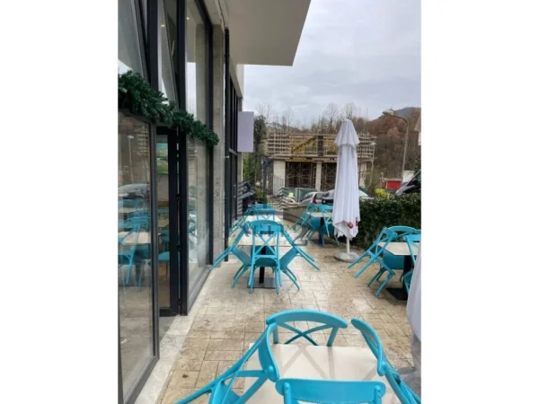 Tirane, shitet ambjent biznesi , 52 m² (liqeni i thate)