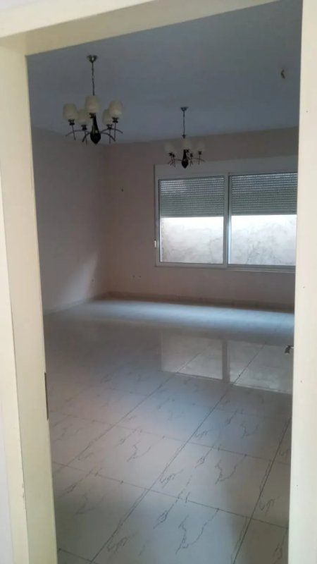 Tirane, jepet me qera Vile 3 Katshe Kati 3, 400 m² 1.600 € (Paskuqan)