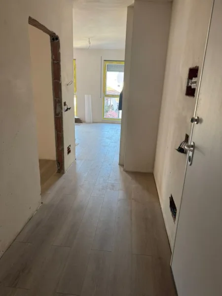 Tirane, shitet apartament 1+1 Kati 1, 145.000 m² 145.000 € (Xhomllik, Rruga Telo Ndini)