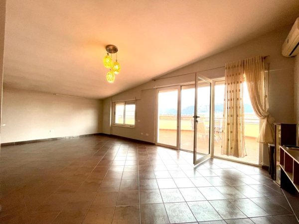 Tirane, jepet me qera apartament 4+1+Aneks+Ballkon Kati 4, 210 m² 1.200 € (Liqeni i That)