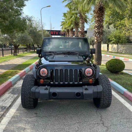 Tirane, shes makine Jeep Wrangler Benzin, e zeze automatik Kondicioner 201.000 km 13.900 €