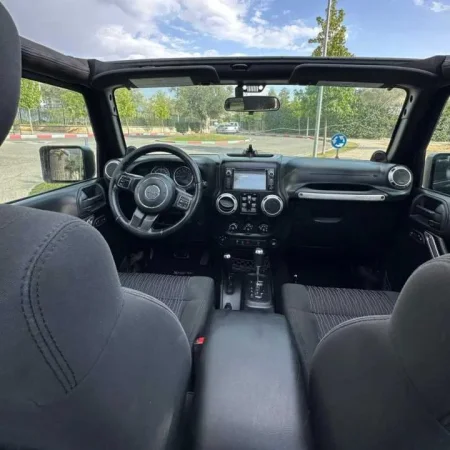 Tirane, shes makine Jeep Wrangler Benzin, e zeze automatik Kondicioner 201.000 km 13.900 €