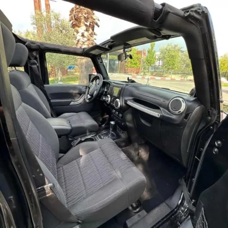 Tirane, shes makine Jeep Wrangler Benzin, e zeze automatik Kondicioner 201.000 km 13.900 €