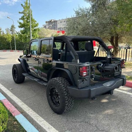 Tirane, shes makine Jeep Wrangler Benzin, e zeze automatik Kondicioner 201.000 km 13.900 €