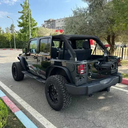 Tirane, shes makine Jeep Wrangler Benzin, e zeze automatik Kondicioner 201.000 km 13.900 €