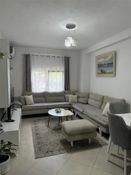 Tirane, jap me qera apartament 2+1+Ballkon Kati 1, 85 m² 600 € (Don Bosko)