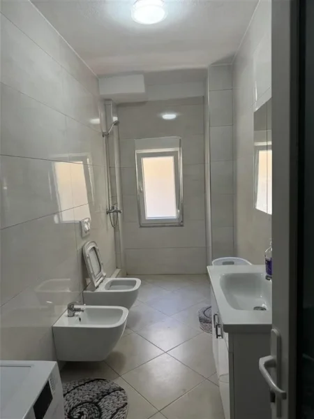 Tirane, jap me qera apartament 2+1+Ballkon Kati 1, 85 m² 600 € (Don Bosko)