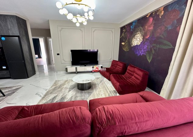 Tirane, jepet me qera apartament 3+1+Ballkon Kati 1, 151 m² 1.100 € (lakeland)