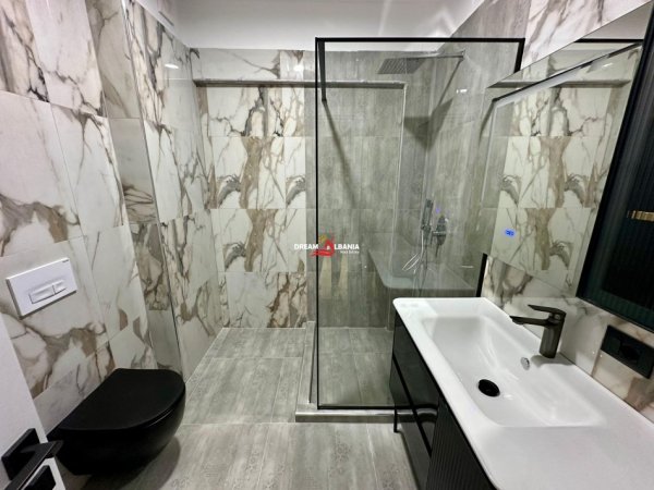 Tirane, jepet me qera apartament 3+1+Ballkon Kati 1, 151 m² 1.100 € (lakeland)