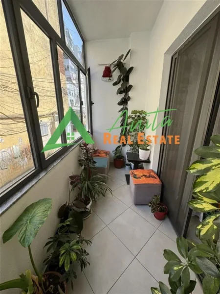 Tirane, jepet me qera apartament 2+1 Kati 1, 85 m² 600 € (Don Bosko)