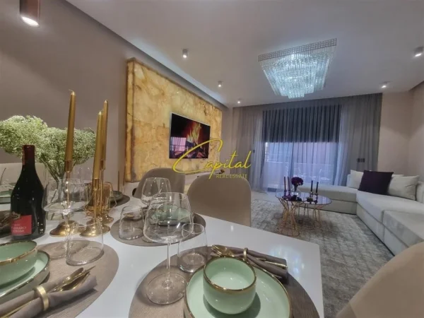 Tirane, jepet me qera apartament 2+1 Kati 9, 120 m² 1.800 € (LIQENI ARTIFICIAL)