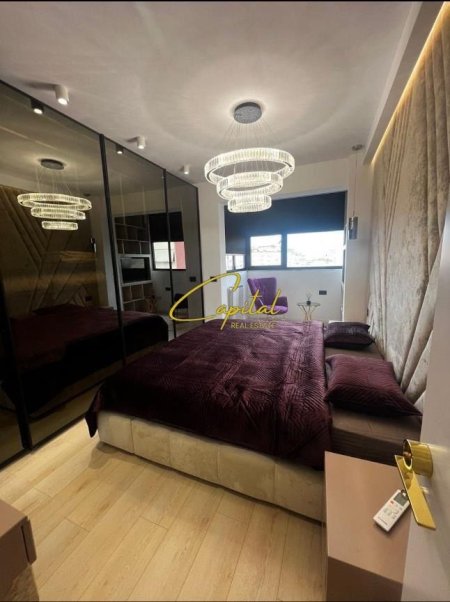 Tirane, jepet me qera apartament 2+1 Kati 9, 120 m² 1.800 € (LIQENI ARTIFICIAL)