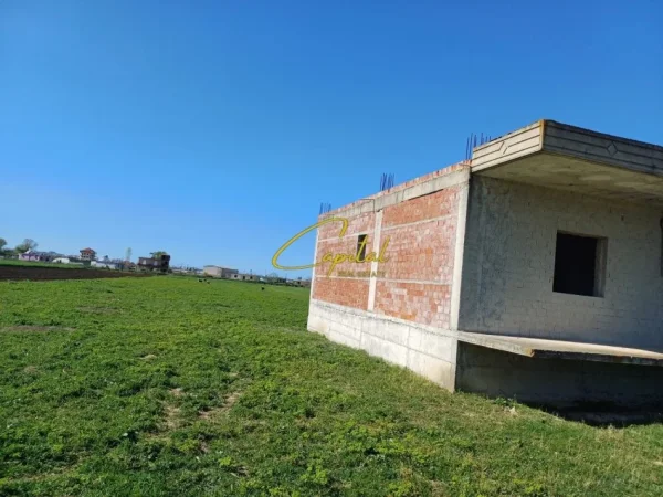 Fier, shitet shtepi 2+1 Kati 0, 120 m² 70.000 € (FIER)