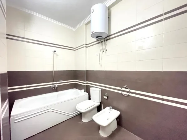 Tirane, jepet me qera apartament+verande | Penthouse 4+1+Aneks+Ballkon Kati 5, 210 m² 1.200 € (Liqeni i Thate)