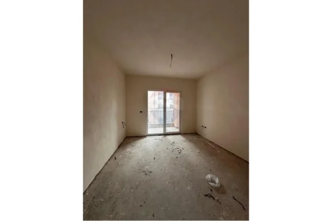 Tirane, shitet apartament 2+1+Ballkon Kati 5, 122 m² 164.000 € (Laprakë)