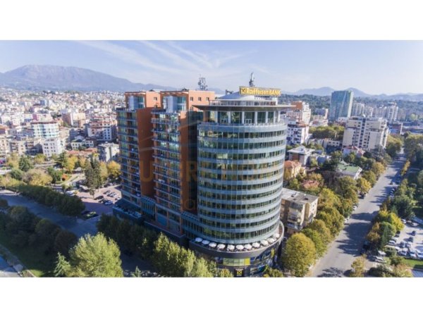 Tirane, jepet me qera zyre Kati 5, 650 m² 13.000 € (Galeria ETC)