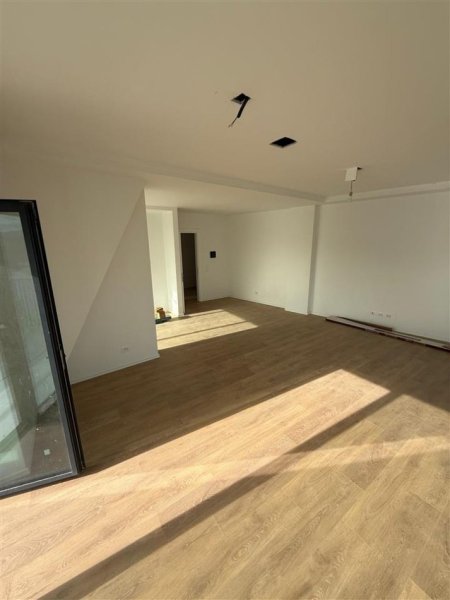 Tirane, jepet me qera ambjent biznesi Kati 3, 215 m² 2.500 € (Lake View, Liqeni Artificial)