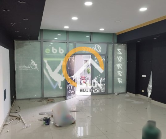 Shkoder, jepet me qera ambjent biznesi Kati 0, 80 m² (SHESHI DEMOKRACIA)