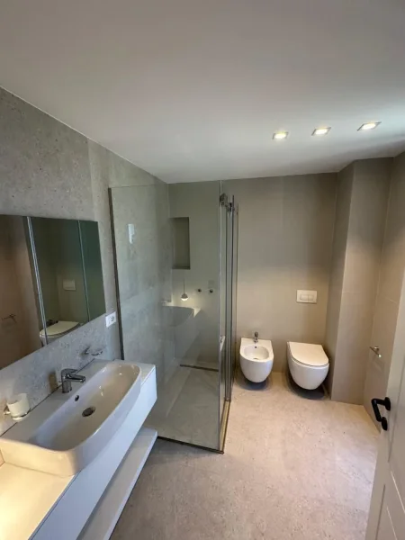Tirane, jepet me qera Vile 3+1 Kati 0, 3.000 € (TEG)