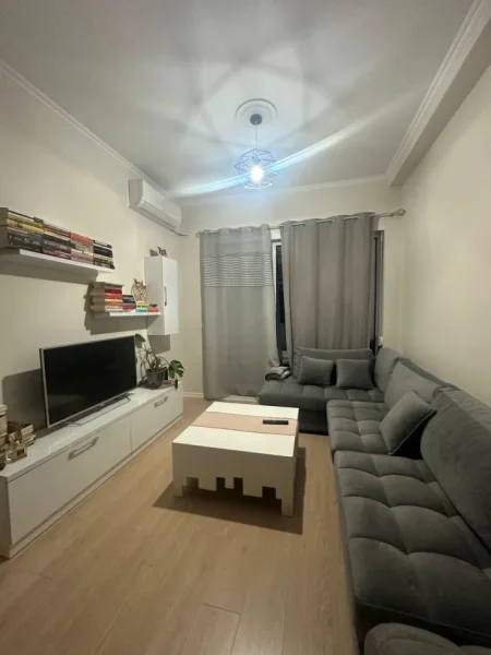 Tirane, jepet me qera apartament 1+1+Aneks+Ballkon Kati 5, 60 m² 550 € (kompleksi magnet)