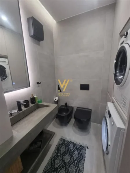 Tirane, shitet apartament 2+1+Ballkon Kati 9, 120 m² 450.000 € (BLLOK)