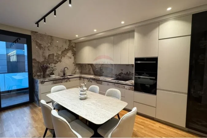 Tirane, shitet apartament 3+1+Ballkon Kati 3, 149 m² 416.000 € (TEG - LUNDER)