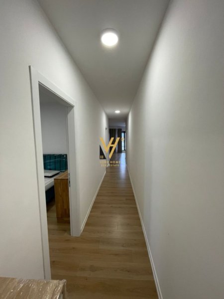 Tirane, jepet me qera apartament 2+1+Ballkon Kati 7, 115 m² 1.100 € (PORCELAN)