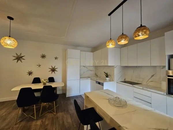 Tirane, jap me qera apartament 2+1+2 , 104 m² 1.200 € (Rruga e Kosovarëve)